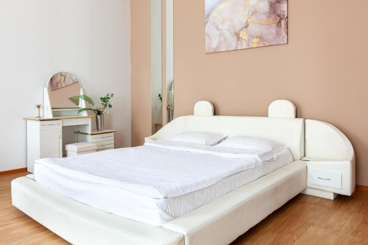 Leogrand Apartments Svobody 33 Lviv Kültér fotó