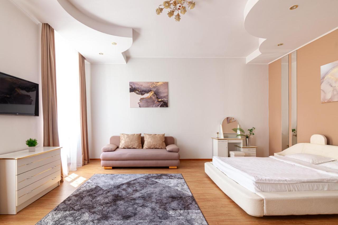 Leogrand Apartments Svobody 33 Lviv Kültér fotó