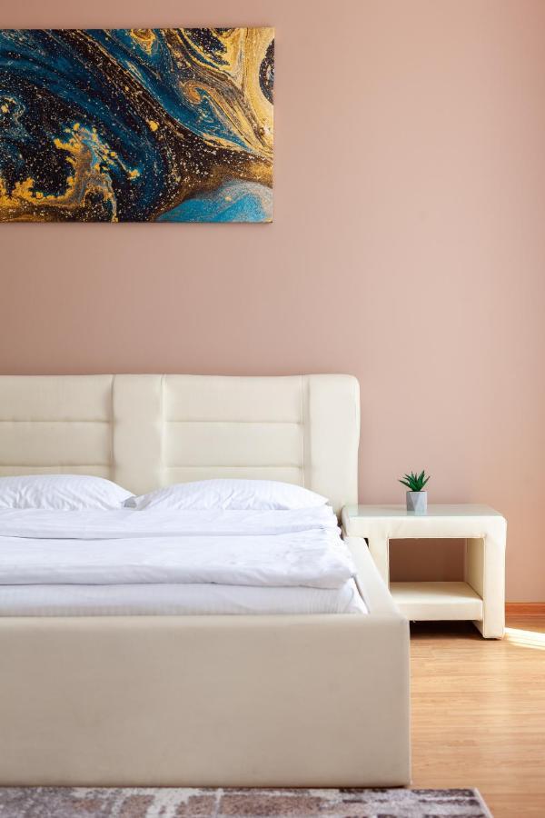 Leogrand Apartments Svobody 33 Lviv Kültér fotó