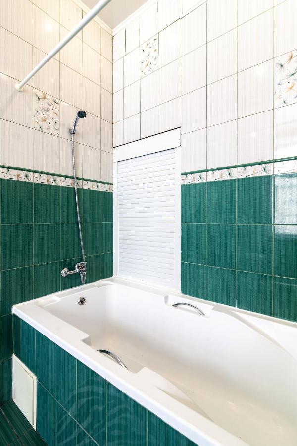 Leogrand Apartments Svobody 33 Lviv Kültér fotó